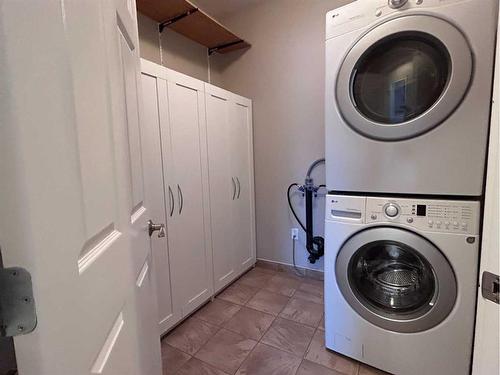 12 Elk Avenue, Island Lake, AB - Indoor Photo Showing Laundry Room