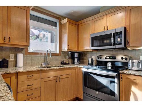 111-190 Kananaskis Way, Canmore, AB - Indoor Photo Showing Kitchen With Double Sink