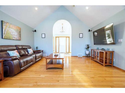 590083 Range Road 114, Rural Woodlands County, AB - Indoor Photo Showing Living Room