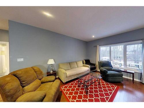 1727 63 Street, Edson, AB - Indoor Photo Showing Living Room