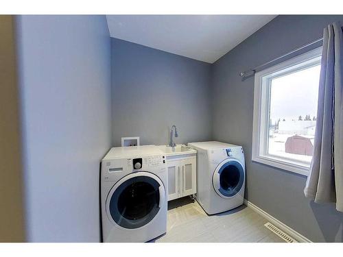 1727 63 Street, Edson, AB - Indoor Photo Showing Laundry Room