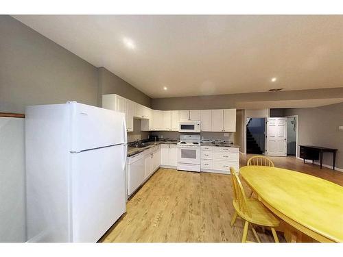 1727 63 Street, Edson, AB - Indoor Photo Showing Kitchen