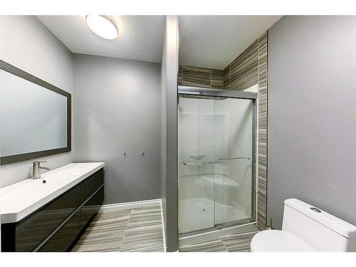 6138 11 Avenue, Edson, AB - Indoor Photo Showing Bathroom