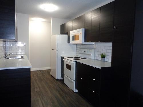 217A-5611 10 Avenue, Edson, AB - Indoor Photo Showing Kitchen With Double Sink