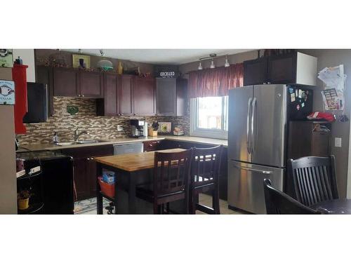 513 4 Street, Fox Creek, AB - Indoor Photo Showing Kitchen