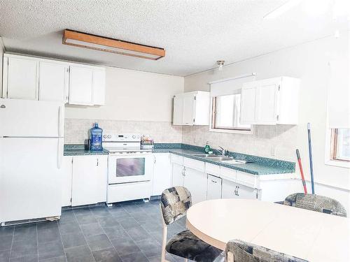 14122 Township Road 562, Rural Yellowhead County, AB - Indoor Photo Showing Kitchen