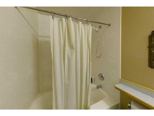 6301 19 Avenue, Edson, AB - Indoor Photo Showing Bathroom