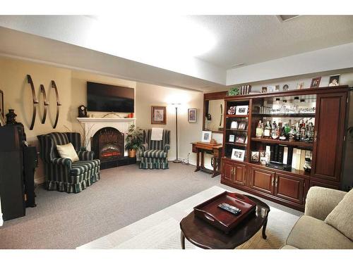 272 Woodley Drive, Hinton, AB - Indoor Photo Showing Living Room