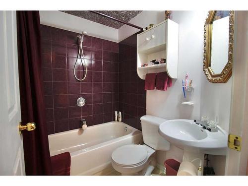 272 Woodley Drive, Hinton, AB - Indoor Photo Showing Bathroom