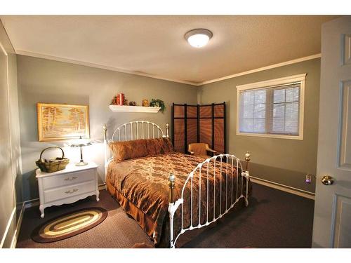 272 Woodley Drive, Hinton, AB - Indoor Photo Showing Bedroom