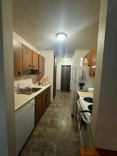 302B-1221 Westhaven Drive, Edson, AB - Indoor Photo Showing Kitchen