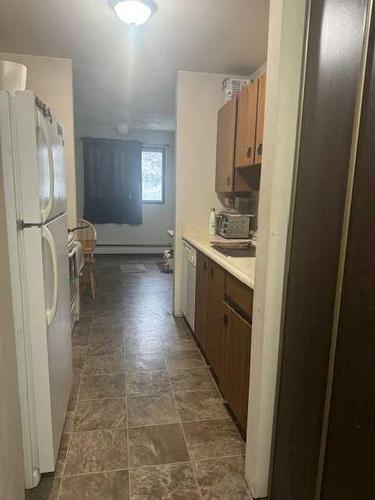 302B-1221 Westhaven Drive, Edson, AB - Indoor Photo Showing Kitchen