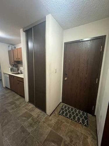 302B-1221 Westhaven Drive, Edson, AB - Indoor Photo Showing Kitchen