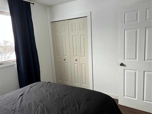 516 7 Avenue, Fox Creek, AB - Indoor Photo Showing Bedroom
