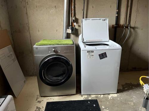 516 7 Avenue, Fox Creek, AB - Indoor Photo Showing Laundry Room
