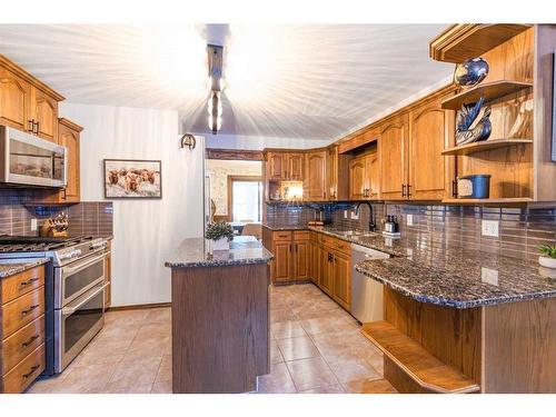 2-23518 16 Highway West, Rural Yellowhead County, AB - Indoor Photo Showing Kitchen
