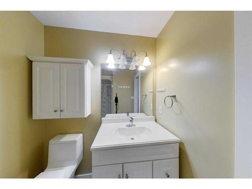 3-300 12 Avenue Sw, Slave Lake, AB - Indoor Photo Showing Bathroom