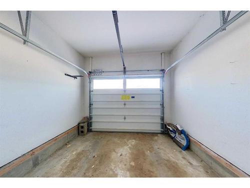 3-300 12 Avenue Sw, Slave Lake, AB - Indoor Photo Showing Garage