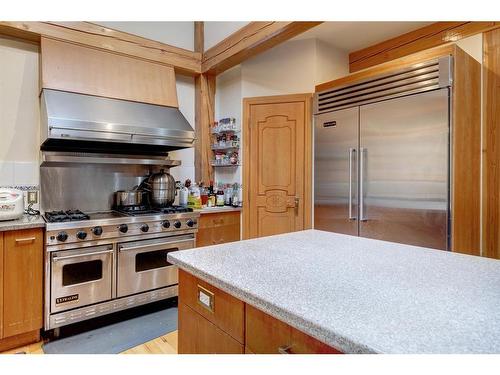 106 Lougheed Circle, Banff, AB - Indoor Photo Showing Kitchen