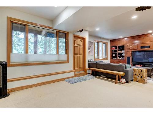 106 Lougheed Circle, Banff, AB - Indoor Photo Showing Other Room