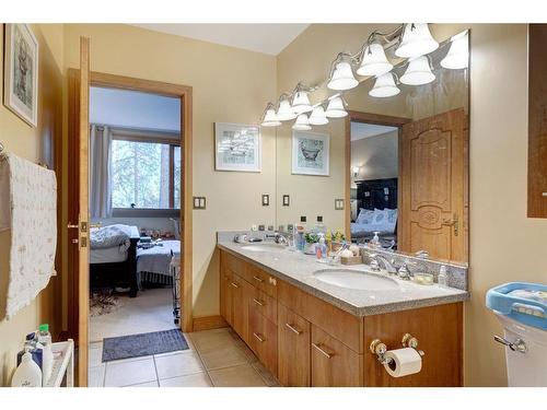 106 Lougheed Circle, Banff, AB - Indoor Photo Showing Bathroom