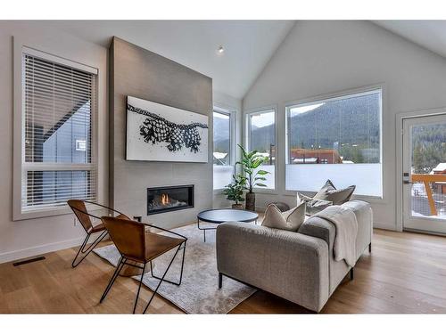 62-209 Stewart Creek Rise, Canmore, AB - Indoor Photo Showing Living Room With Fireplace