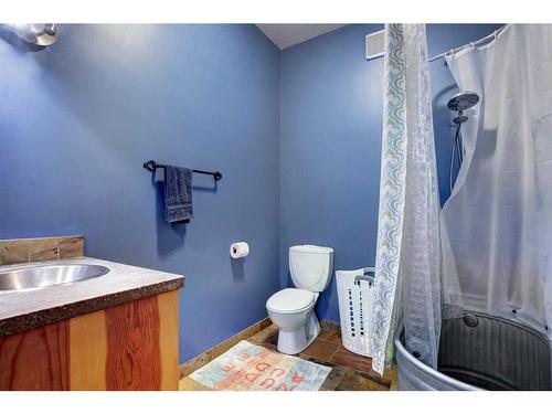A&B-448 Elk Street, Banff, AB - Indoor Photo Showing Bathroom