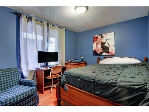 A&B-448 Elk Street, Banff, AB - Indoor Photo Showing Bedroom