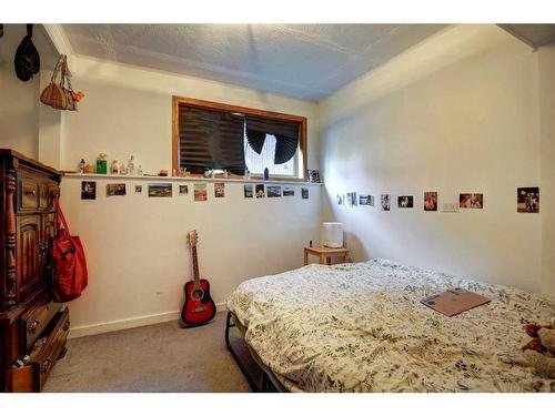 A&B-448 Elk Street, Banff, AB - Indoor Photo Showing Bedroom