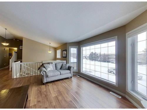 4108 18 Ave, Edson, AB - Indoor Photo Showing Living Room