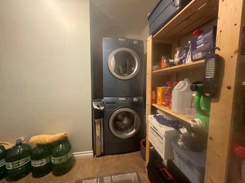 304-5037 7 Avenue, Edson, AB - Indoor Photo Showing Laundry Room