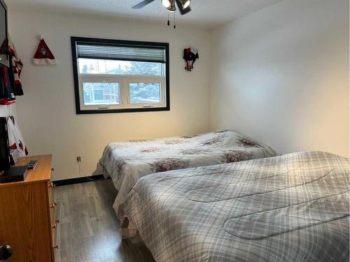407 7 Avenue, Fox Creek, AB - Indoor Photo Showing Bedroom