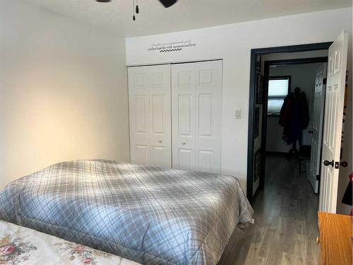 407 7 Avenue, Fox Creek, AB - Indoor Photo Showing Bedroom