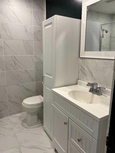 407 7 Avenue, Fox Creek, AB - Indoor Photo Showing Bathroom