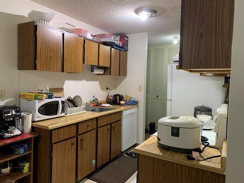 211-5317 5 Avenue, Edson, AB - Indoor Photo Showing Kitchen