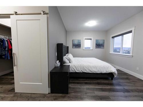 28-214 Mcardell Drive, Hinton, AB - Indoor Photo Showing Bedroom
