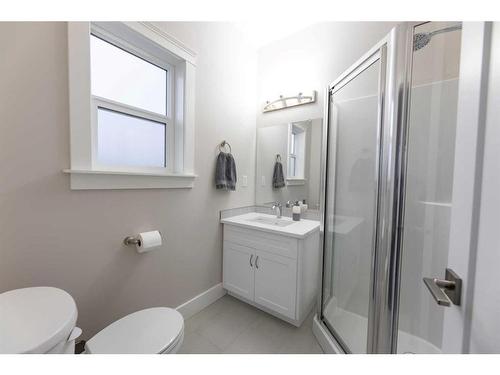 28-214 Mcardell Drive, Hinton, AB - Indoor Photo Showing Bathroom