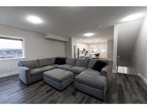 28-214 Mcardell Drive, Hinton, AB - Indoor Photo Showing Living Room