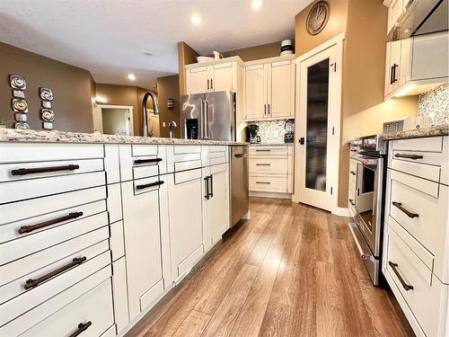2 Rockhaven Way, Whitecourt, AB - Indoor Photo Showing Kitchen With Upgraded Kitchen