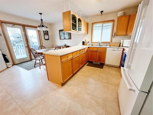 12 Nelson Crescent, Whitecourt, AB - Indoor Photo Showing Kitchen With Double Sink