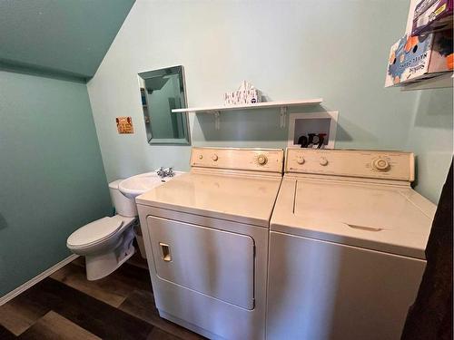 8 Beaver Avenue, Island Lake, AB - Indoor Photo Showing Laundry Room