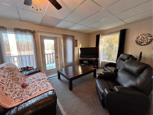 8 Beaver Avenue, Island Lake, AB - Indoor Photo Showing Living Room