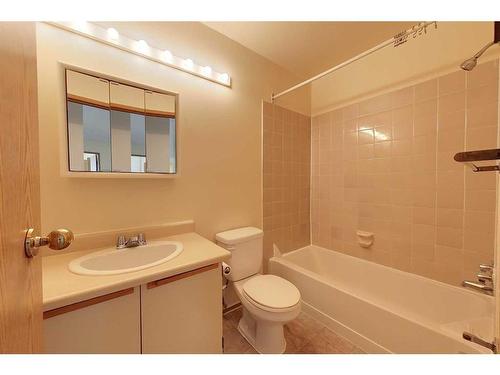 308-201 12 Avenue Sw, Slave Lake, AB - Indoor Photo Showing Bathroom