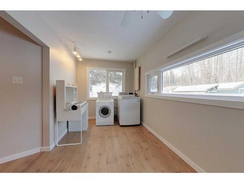 52 Marten Drive, Marten Beach, AB - Indoor Photo Showing Laundry Room