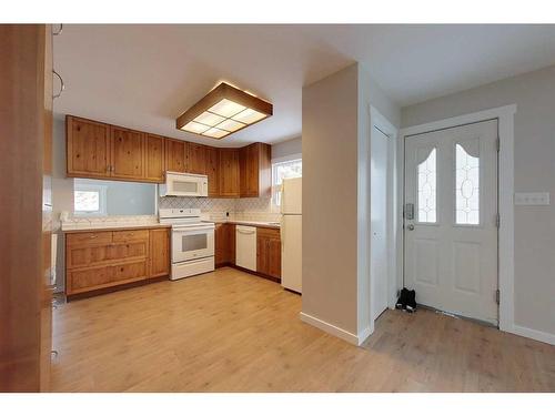 52 Marten Drive, Marten Beach, AB - Indoor Photo Showing Kitchen