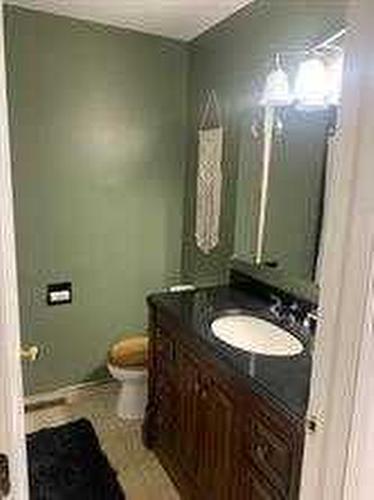 401 7 Avenue, Fox Creek, AB - Indoor Photo Showing Bathroom