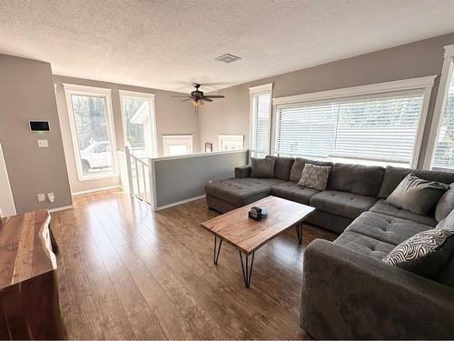 46 Pineview Road, Whitecourt, AB - Indoor Photo Showing Living Room