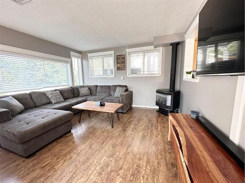 46 Pineview Road, Whitecourt, AB - Indoor Photo Showing Living Room