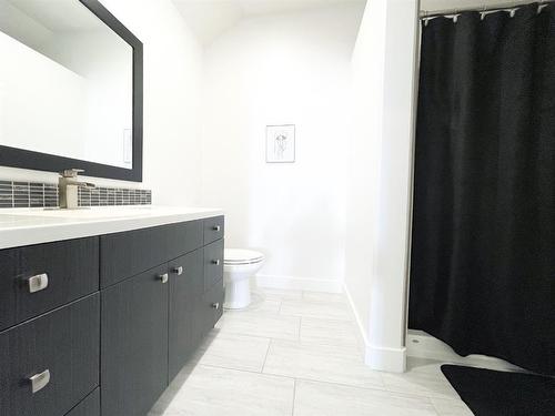 4714 Sakwatamau Drive, Whitecourt, AB - Indoor Photo Showing Bathroom