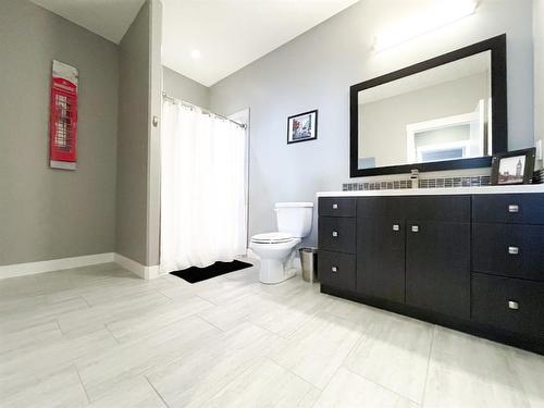4714 Sakwatamau Drive, Whitecourt, AB - Indoor Photo Showing Bathroom